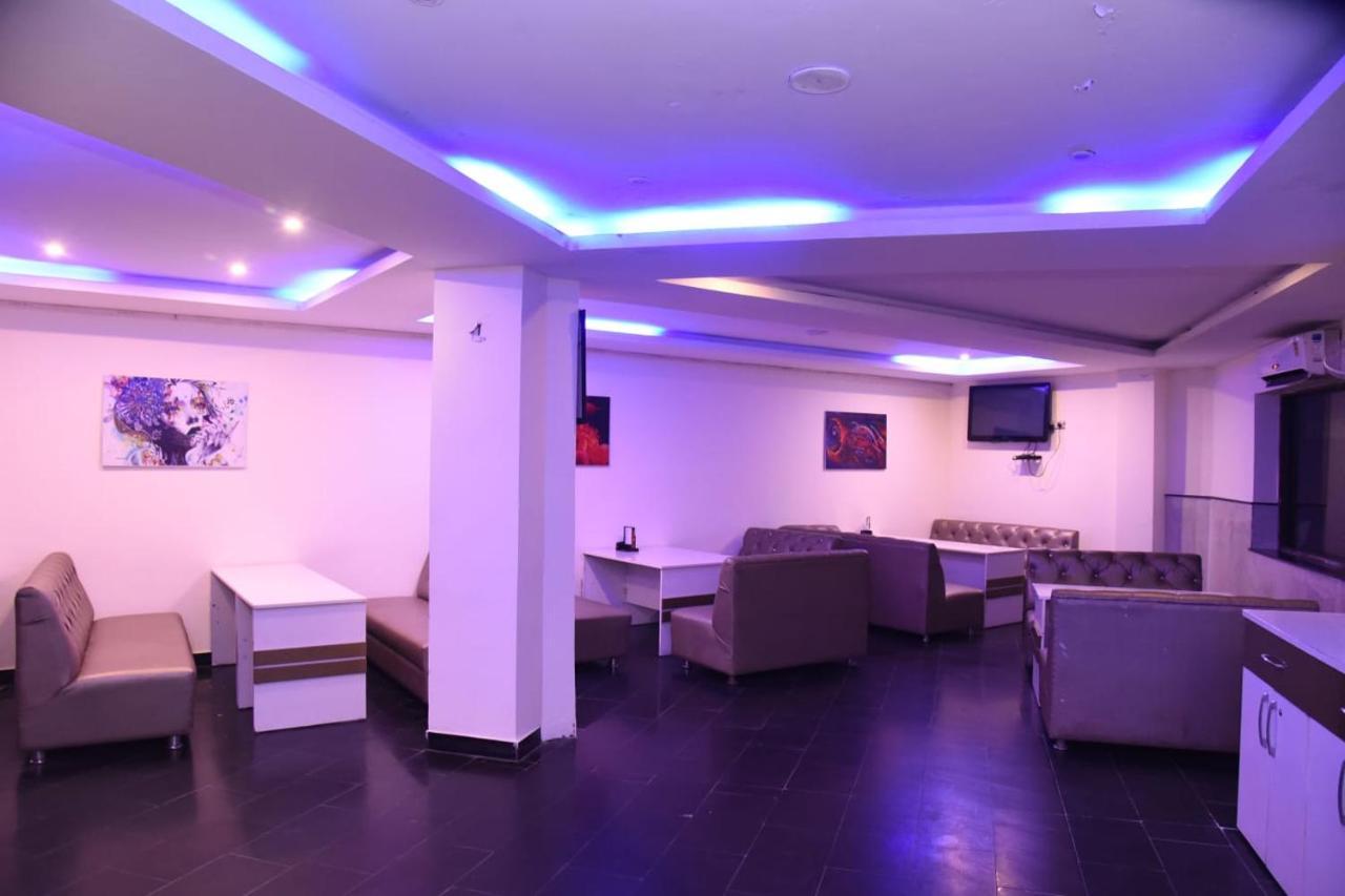 Hotel Gaurab Near Paltan Bazaar Дехрадун Екстериор снимка