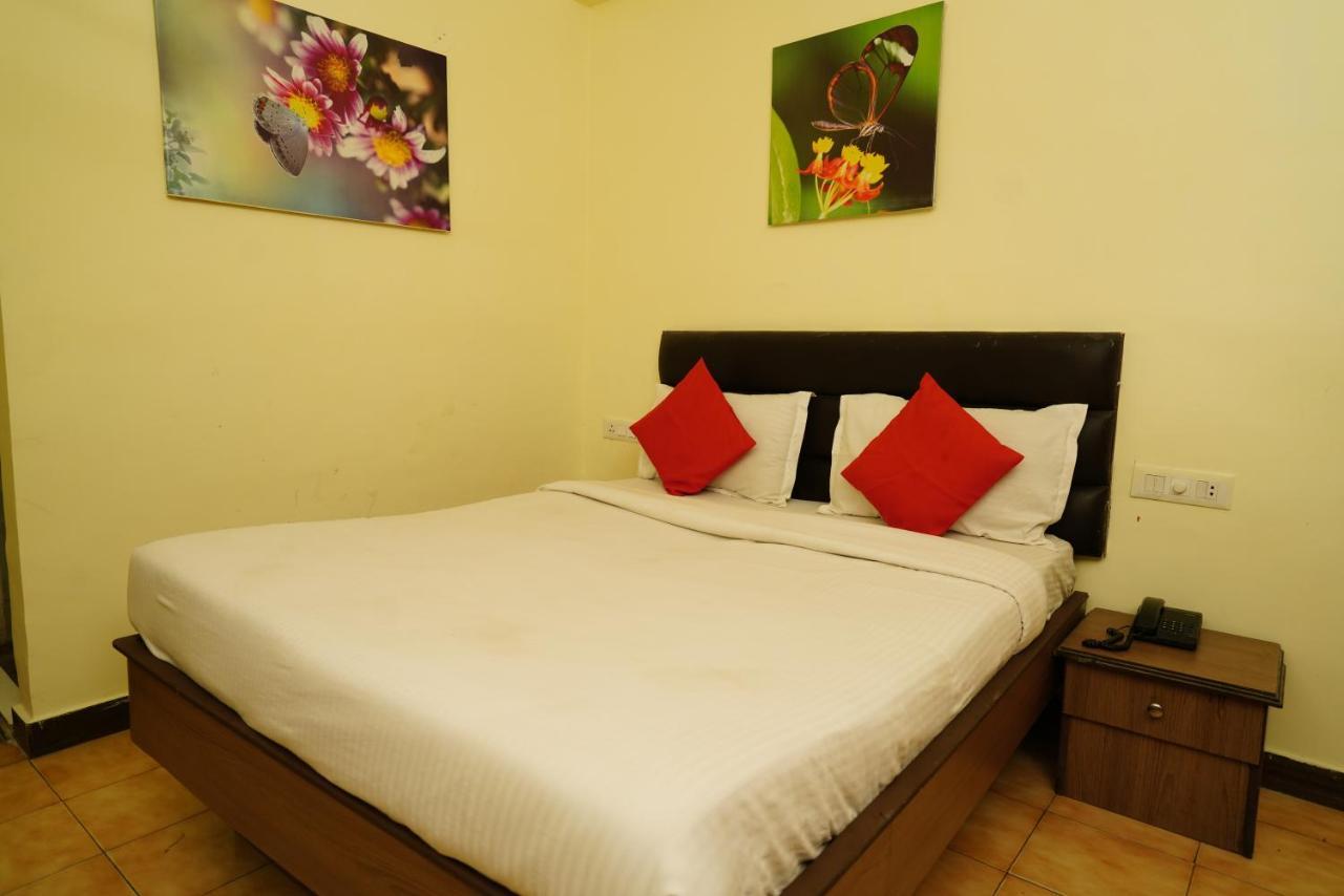 Hotel Gaurab Near Paltan Bazaar Дехрадун Екстериор снимка