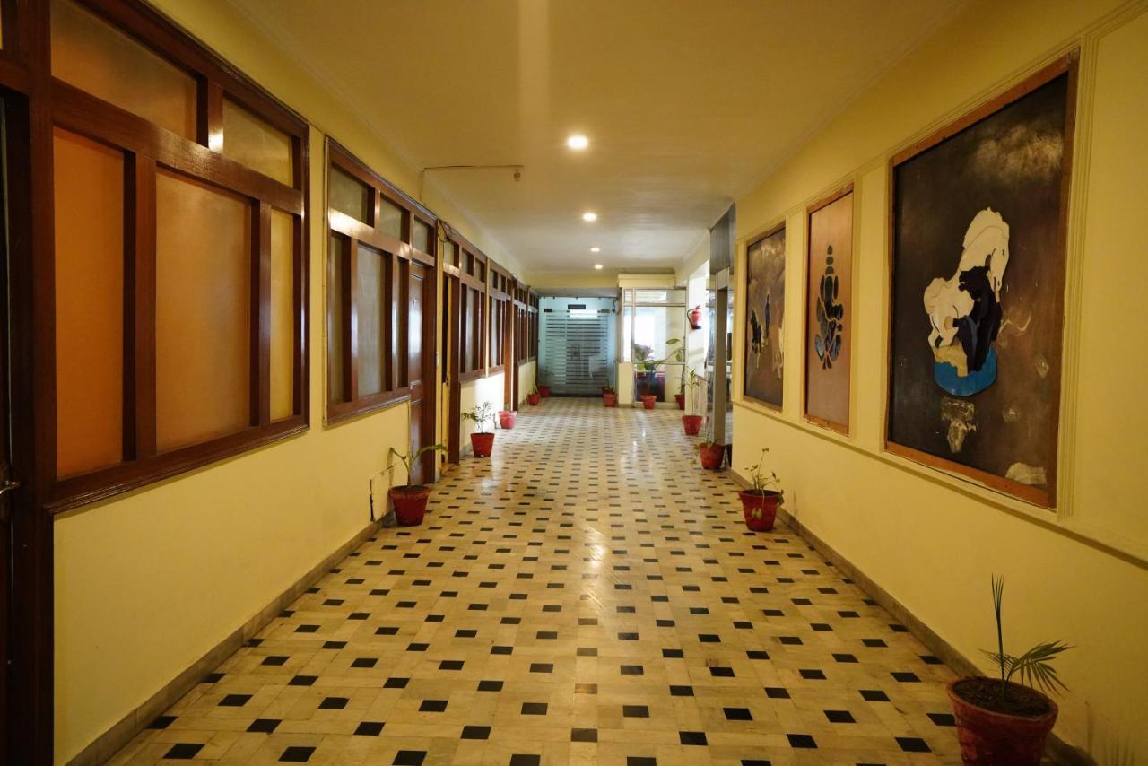 Hotel Gaurab Near Paltan Bazaar Дехрадун Екстериор снимка