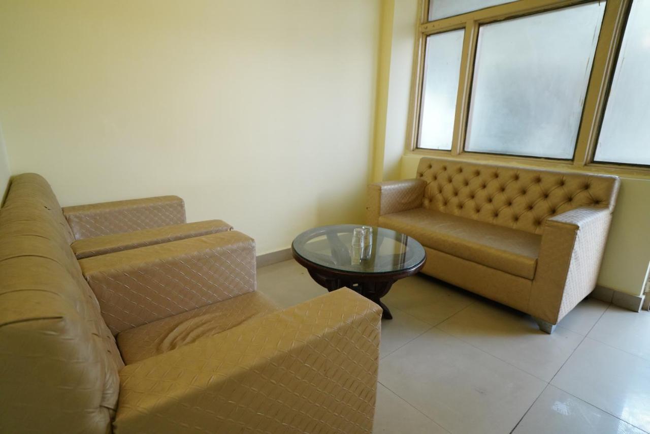 Hotel Gaurab Near Paltan Bazaar Дехрадун Екстериор снимка