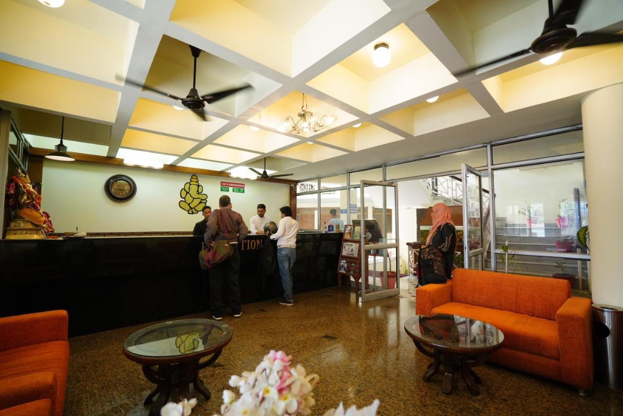 Hotel Gaurab Near Paltan Bazaar Дехрадун Екстериор снимка