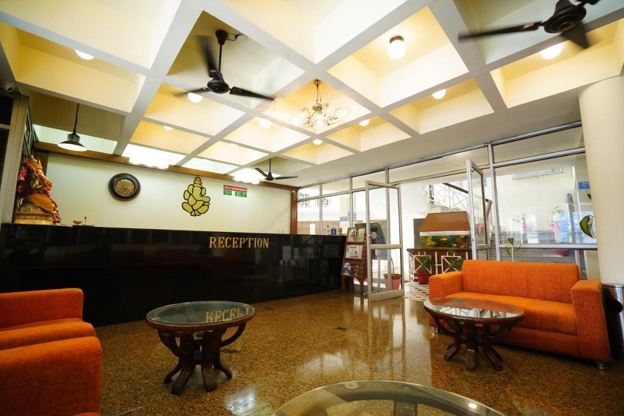 Hotel Gaurab Near Paltan Bazaar Дехрадун Екстериор снимка