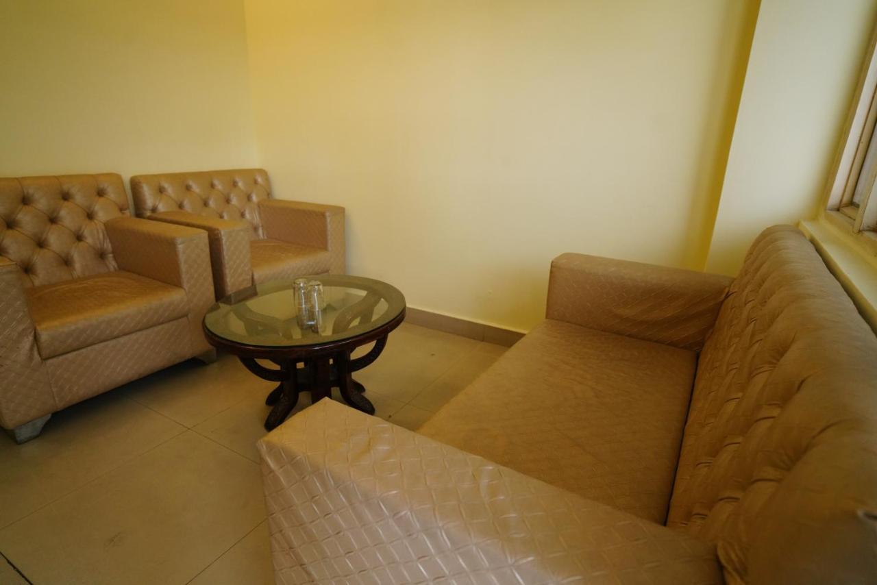 Hotel Gaurab Near Paltan Bazaar Дехрадун Екстериор снимка