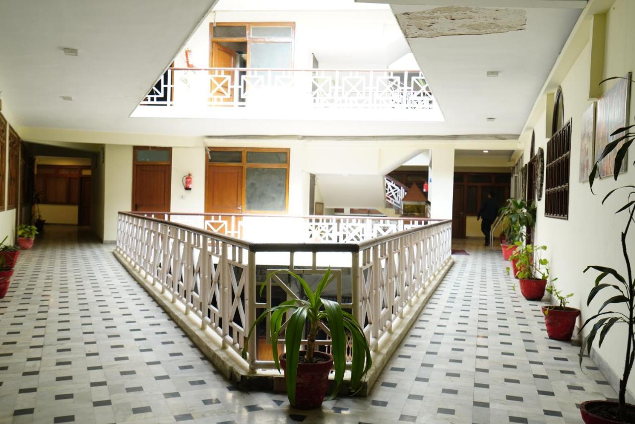 Hotel Gaurab Near Paltan Bazaar Дехрадун Екстериор снимка